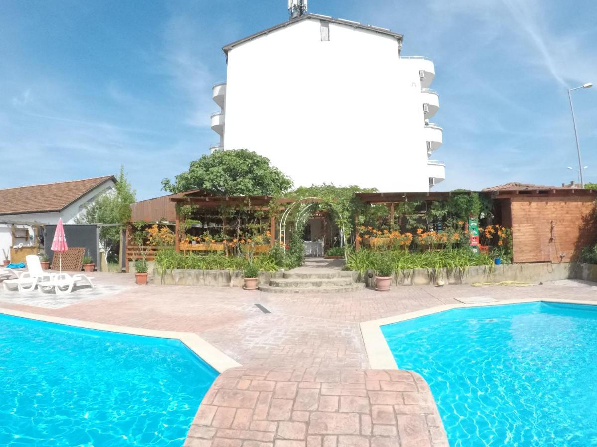Alba Family Club Hotel Primorsko Dış mekan fotoğraf